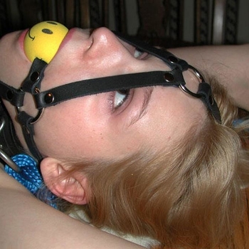 BDSM dating met Dewiiii uit Gelderland.