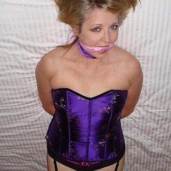 BDSM dating met Lingin uit Overijssel.
